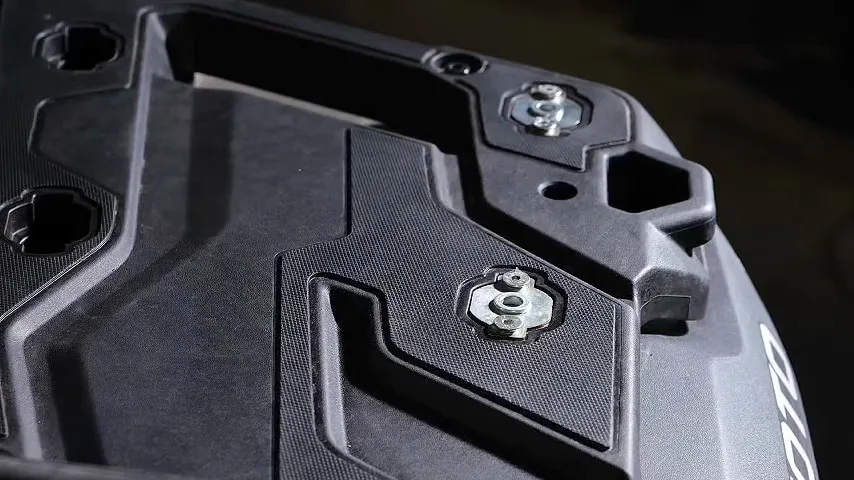 Mounting components secured on the rear rack