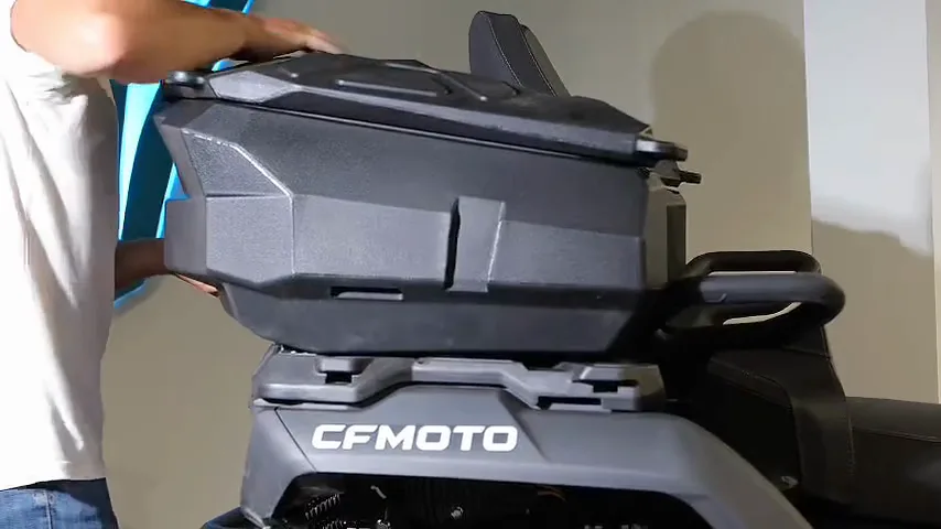 SMARTBOX positioned on the rack